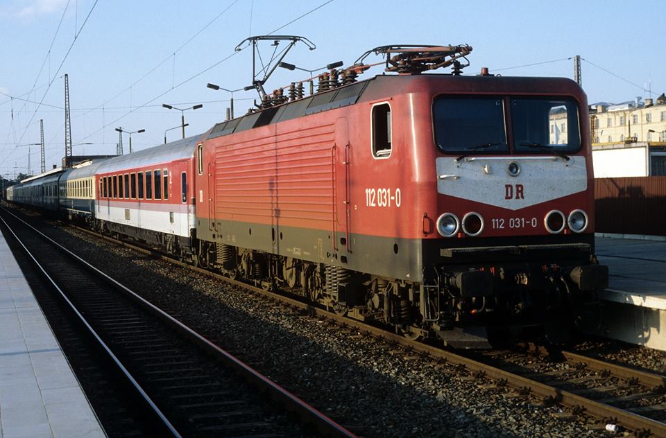 Die Heutige 114 031 fuhr damals 1993 als 112 031-0 mit einem IC in Magdeburg.Foto Lothar Schmidt