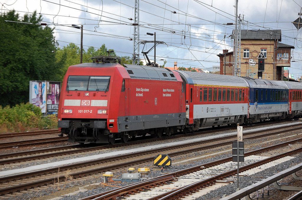 101 017-2 mit tschechischer EC-Wagngarnitur am 05.06.12 Richtung Berlin-Lichtenberg, Berlin Greifswalder Str.