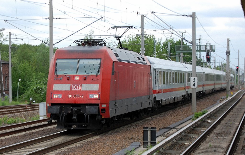 101 055-2 mit IC Richtung Bernau, 07.05.12 Berlin-Blankenburg