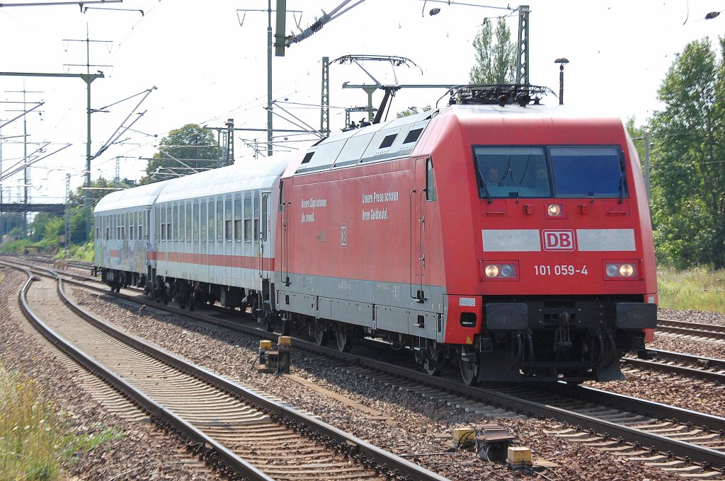 101 059-4 mit PbZ am 11.07.11 Bhf. Flughafen Berlin-Sch�nefeld.