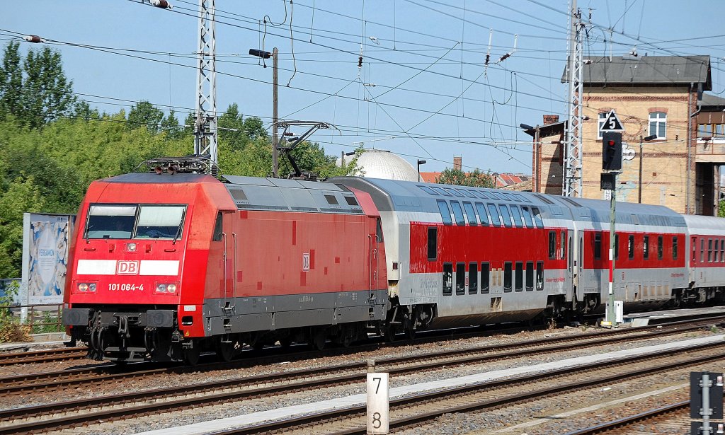101 064-4 mit dem CNL 1246 Richtung Bhf. Berlin-Lichtenberg am 02.07.12 Berlin Greifswalder Str.