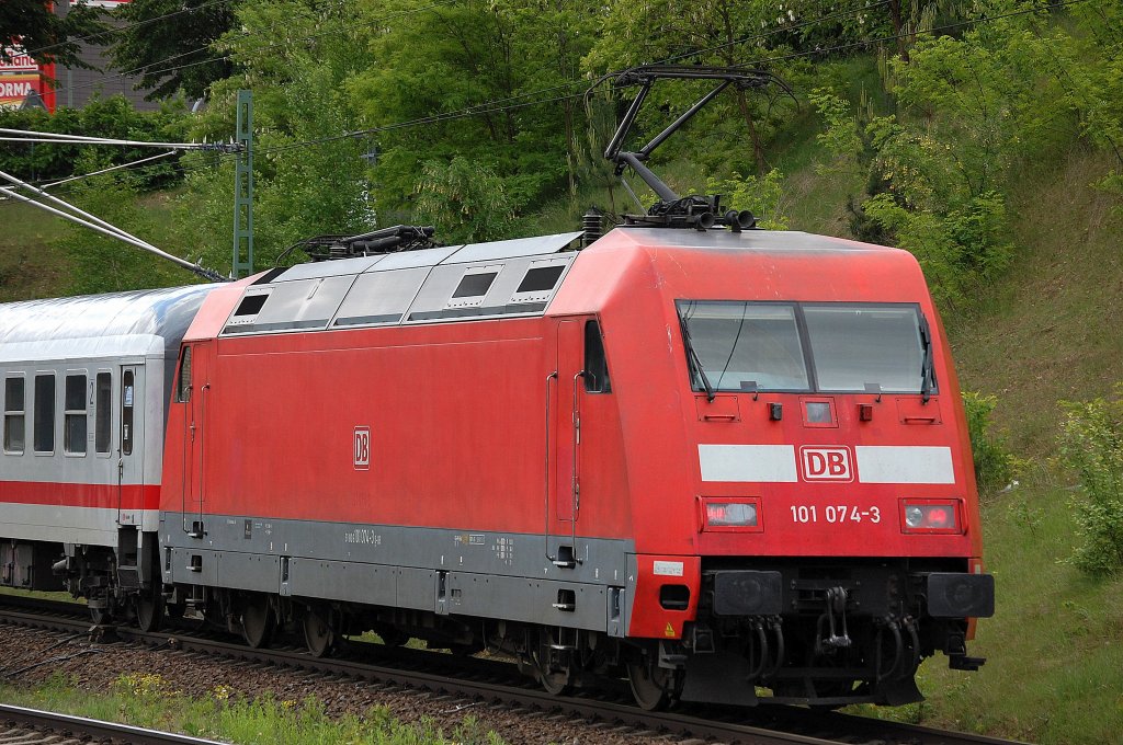 101 074-3 am Ende des 101�r Tandemzuges bei der Durchfahrt im Bhf. Berlin-Gesundbrunnen, 27.05.13