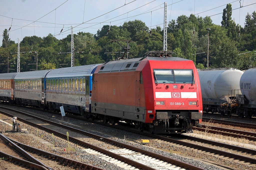 101 088-3 mit tschechischer EC-Wgengarnitur zur Bereitstellung im Bhf. Berlin-gesundbrunnen am 25.07.13 Berlin Greifswalder Str.