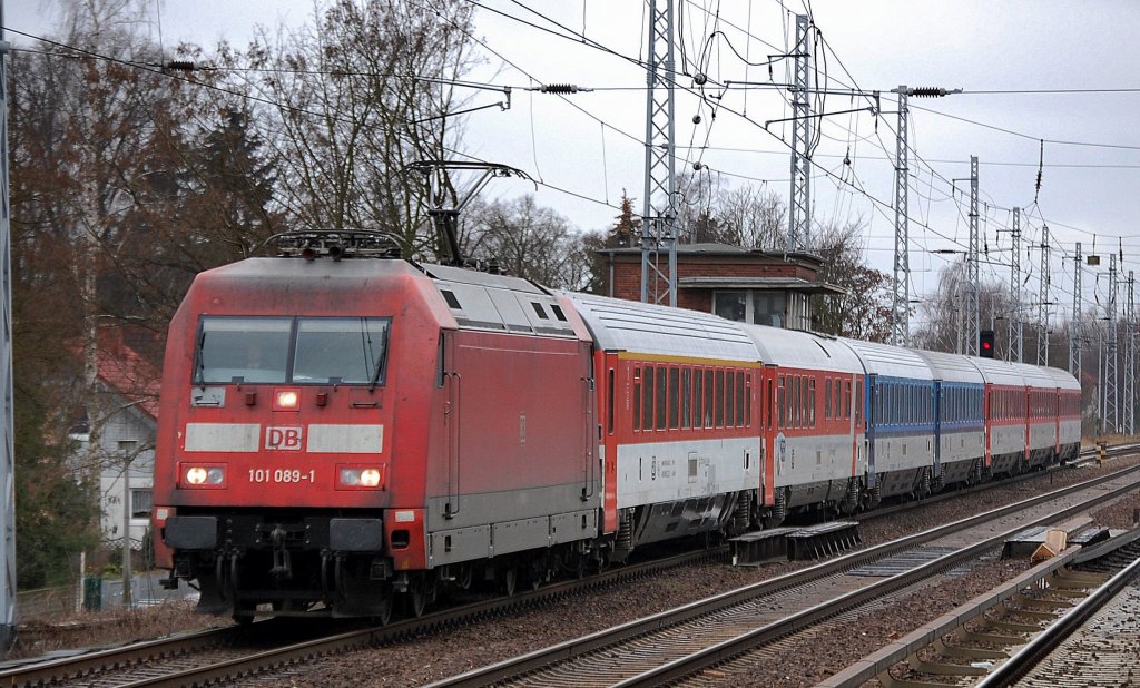 101 089-1 mit EC 178 nach Szczecin Glowny, 12.03.12 Berlin-Karow.