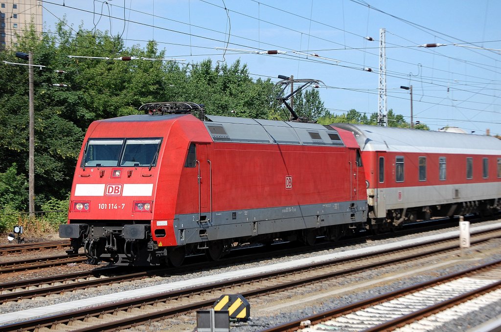 101 114-7 mit einigem DB-CNL Wagen Richtung Berlin-Lichtenberg, 02.07.12 Berlin Greifswalder Str.