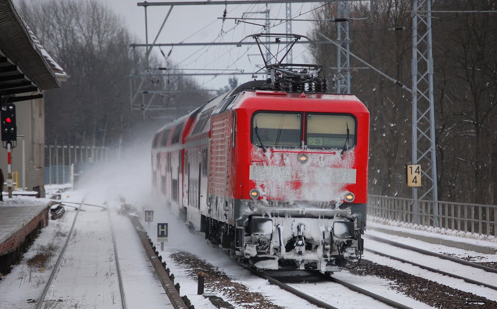 112 ??? v�llig vereist aus Richtung Ostsee kommend wo es noch frostiger ist als in Berlin, als RE3 nach Elsterwerda, 11.03.13 Berlin-Buch.