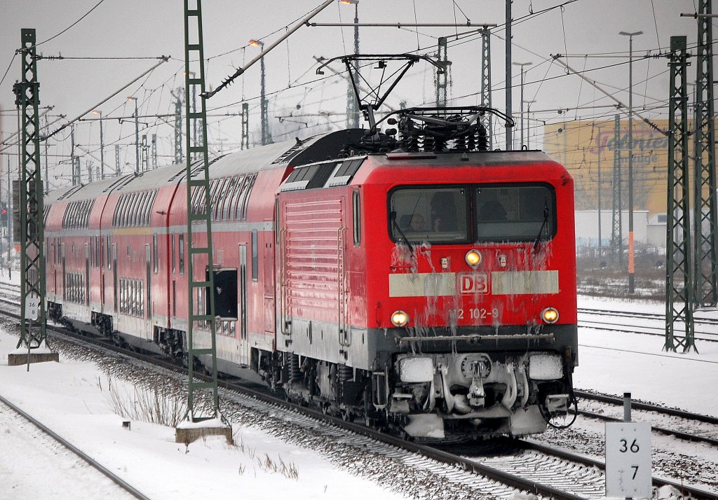 112 102-9 mit RE? Richtung Berlin Spandau, 22.12.10 Berlin-Beusselstr.