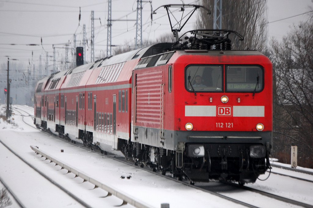 112 121 mit dem RE3 nach W�nsdorf-Waldstadt, 10.12.12 Berlin-Karow.
