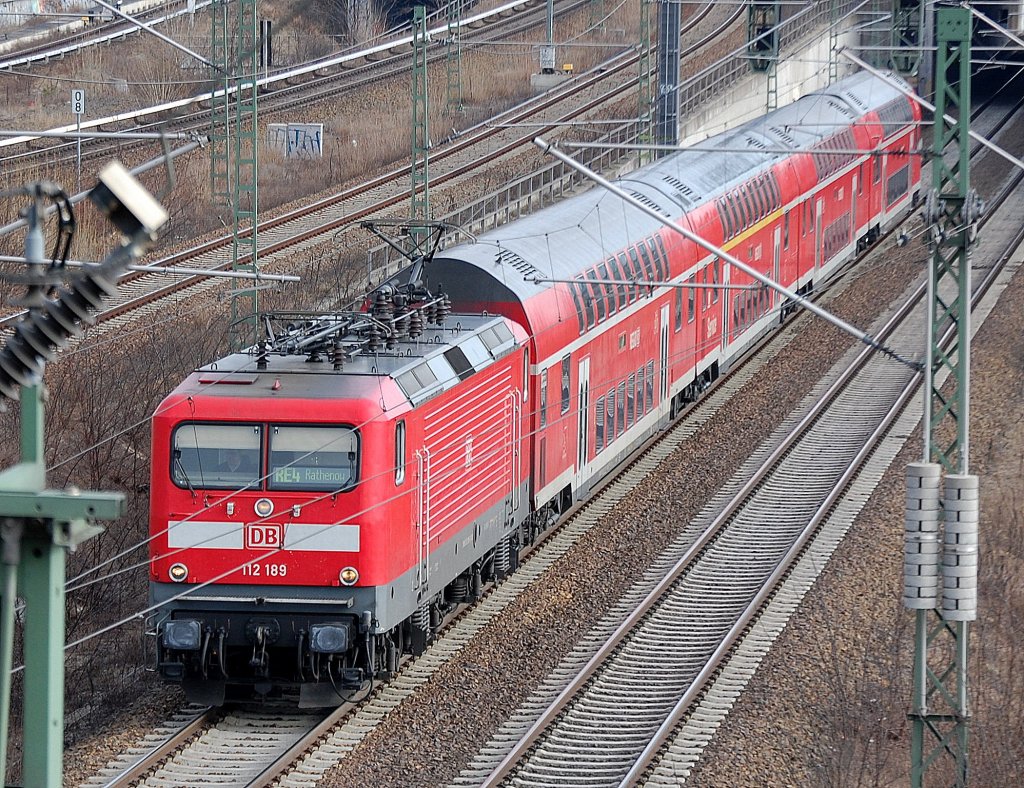 112 189 mit dem RE4 Richtung Rathenow, 22.02.12 Berlin Putlitzbr�cke.