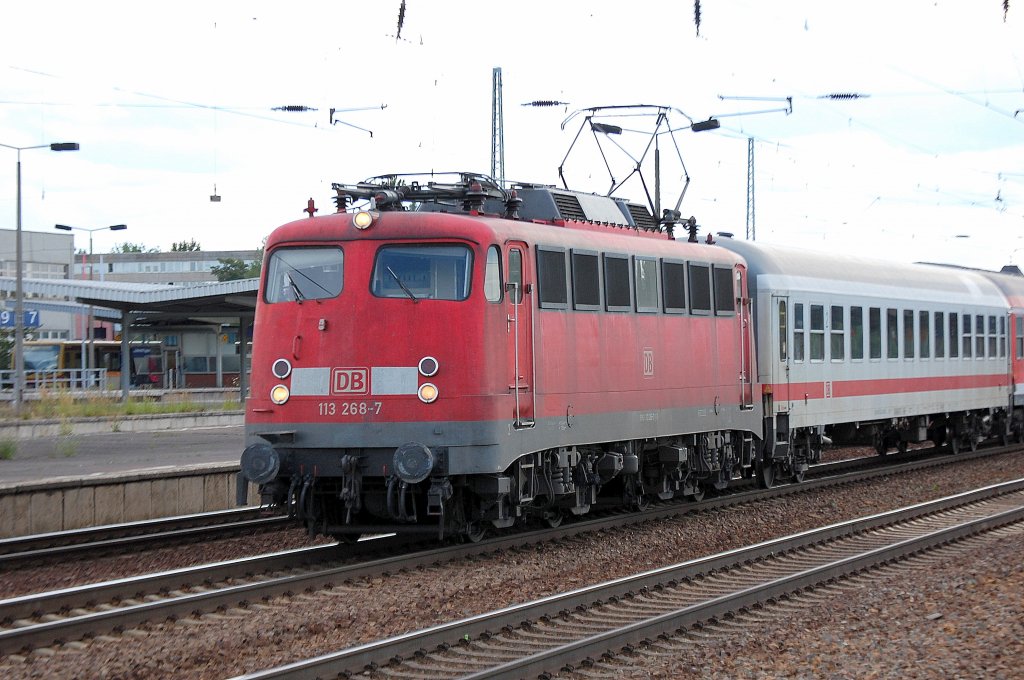 113 268-7 (Bj. 1962) mit PbZ-D 2466 am 19.07.11 Bhf. Flughafen Berlin-Sch�nefeld.