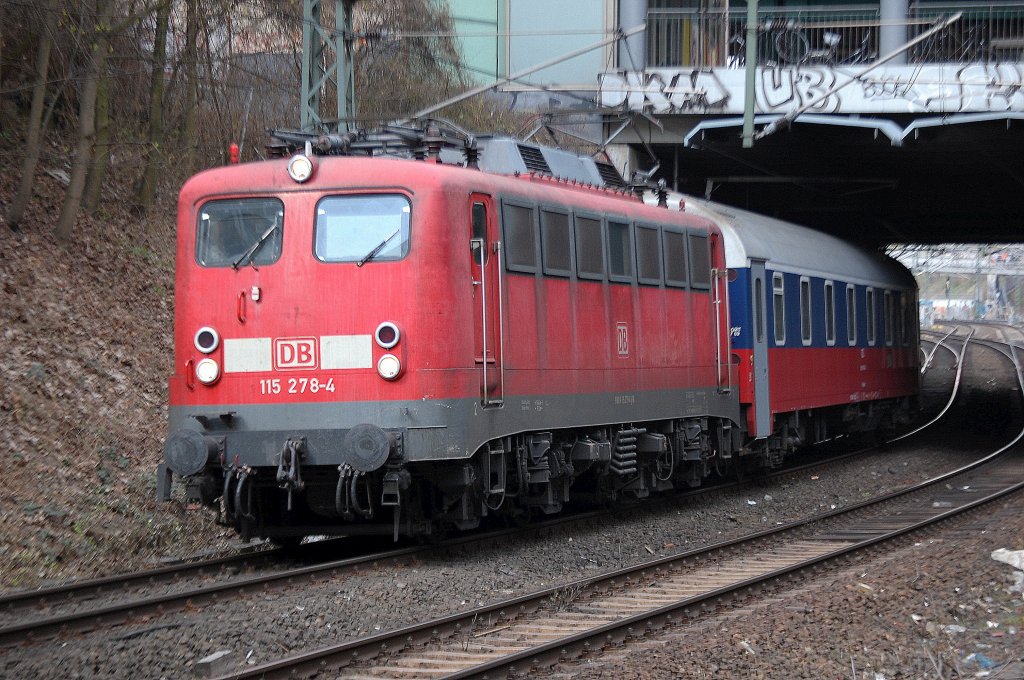115 278-4 mit russischem Schlafwagen als PbZ Richtung Berlin Lichtenberg, 09.04.10 Berlin Sch�nhauser Allee.