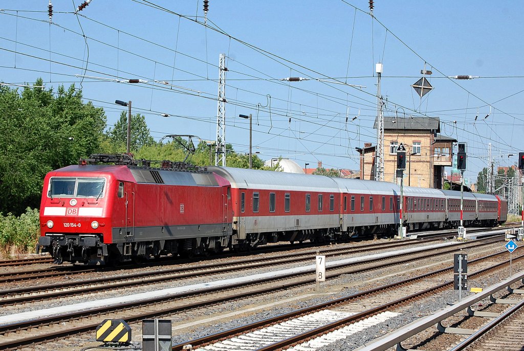 120 154-0 mit DB-CNL Nachtwagengarnitur + 101 074-3 am Ende des Zuges Richtung Berlin-Lichtenberg am 18.06.12 Berlin Greifswalder Str.