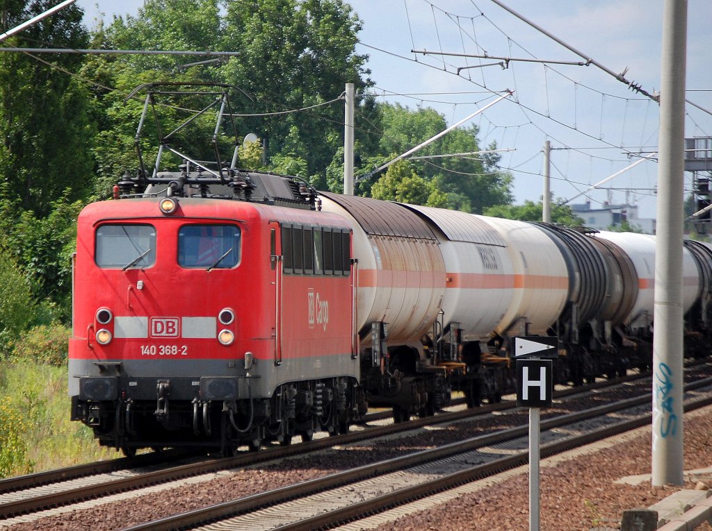 140 368-2 mit einem gemischten Kessewagenzug Richtung Karower Kreuz Berlin, 26.06.10
