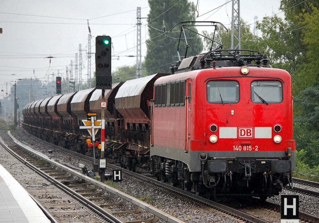 140 815-2 mit Ganzzug offener Sch�ttgutwagen Richtung karower Kreuz Berlin, 26.08.10
