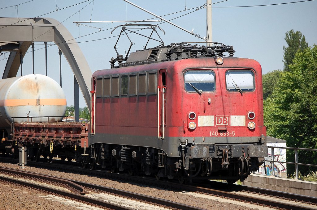 140 833-5 mit einem gemischten G�terzug Richtung Berliner Innenring, 09.07.10 Berlin-Pankow.