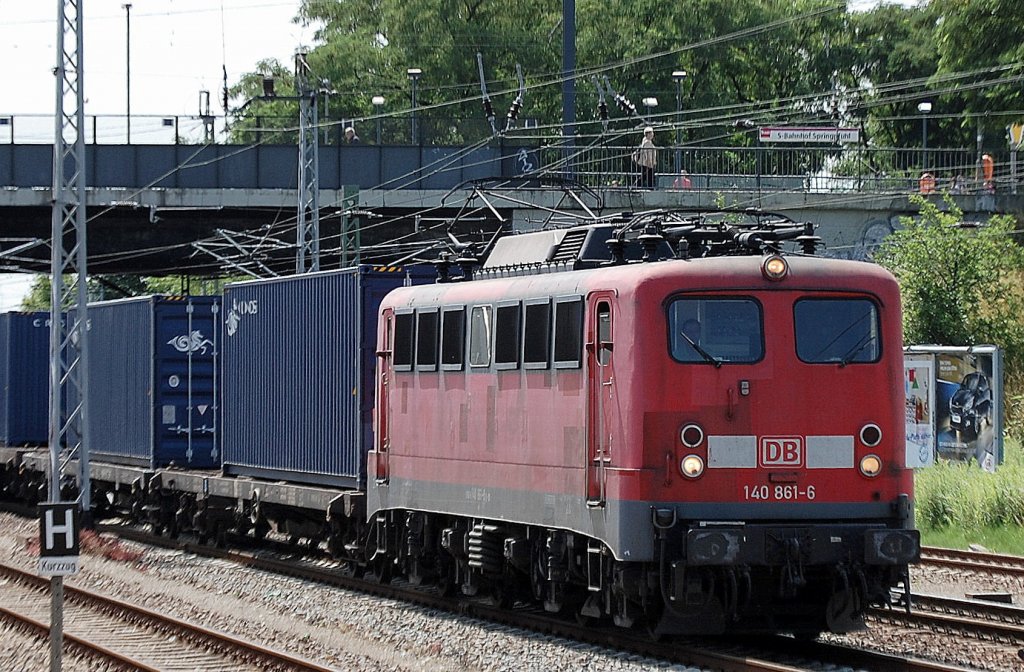 140 861-6 mit Containerzug am 02.07.12 Berlin-Springpfuhl.