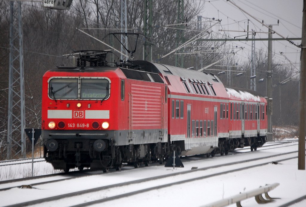 143 849-8 mit DB-Regio Ersatzzzug Richtung Karower Kreuz Berlin, 10.12.12 Berlin-Blankenburg.