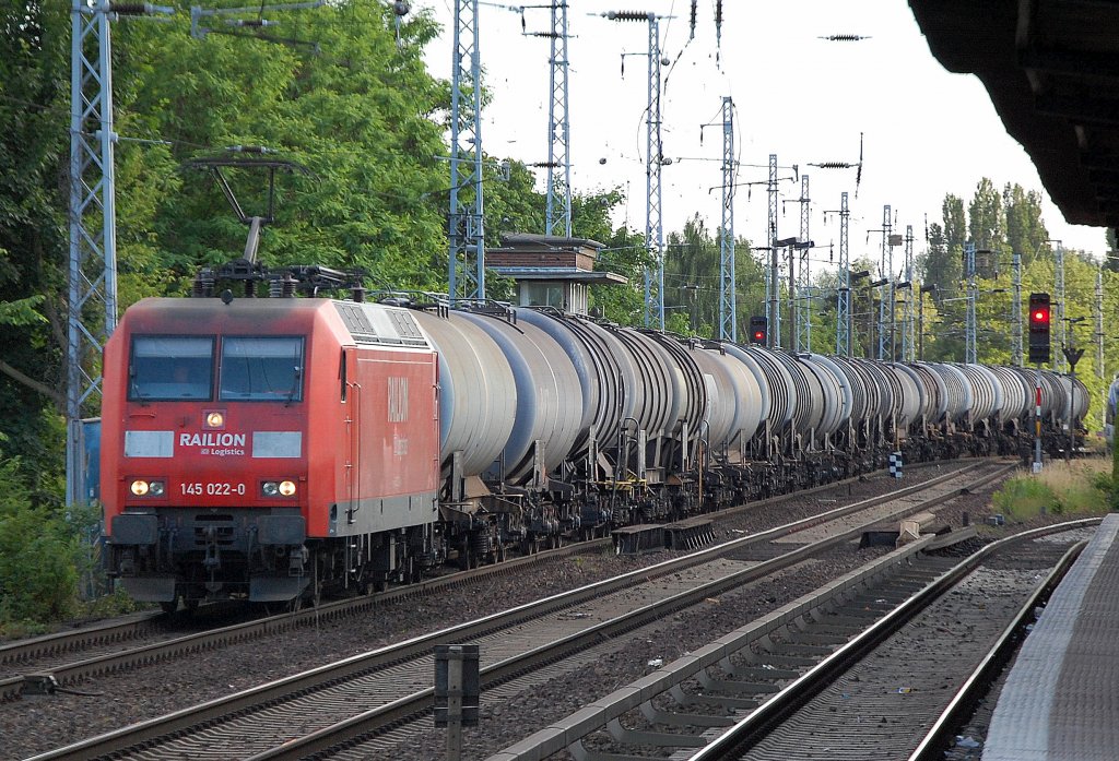 145 022-0 mit Leerzug Kesselwagen �ber Bernau Richtung Schwedt, 22.06.10 Berlin-Karow.