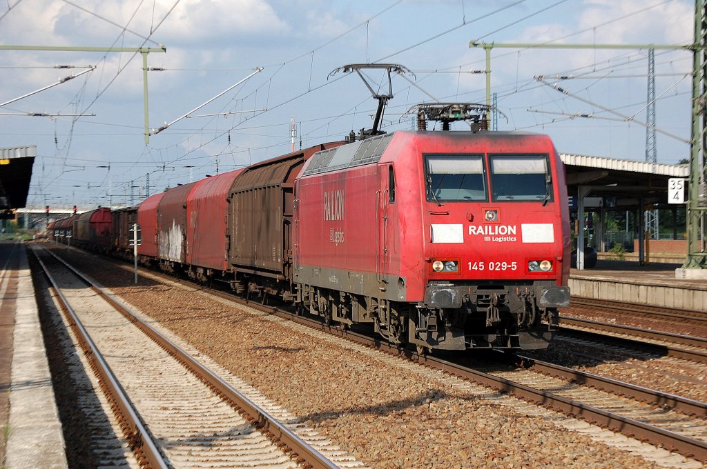 145 029-5 mit gemischtem G�terzug am 04.07.12 Bhf. Flughafen Berlin-Sch�nefeld.