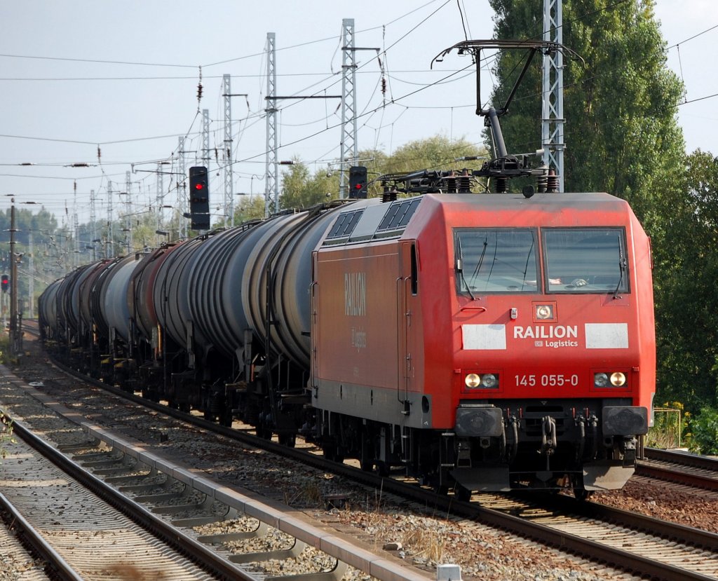 145 055-0 mit einem Kesselwagenganzzug am 26.08.08 Richtung Karower Kreuz Berlin.