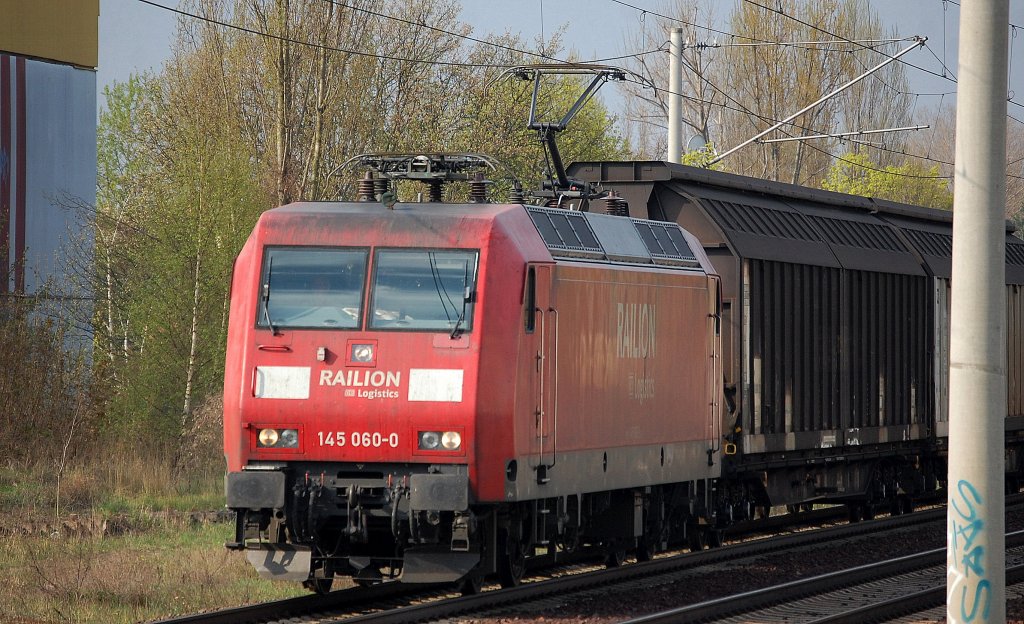 145 060-0 mit gemischtem G�terzug Richtung Blankenburg, 26.04.13 Berlin-Pankow.