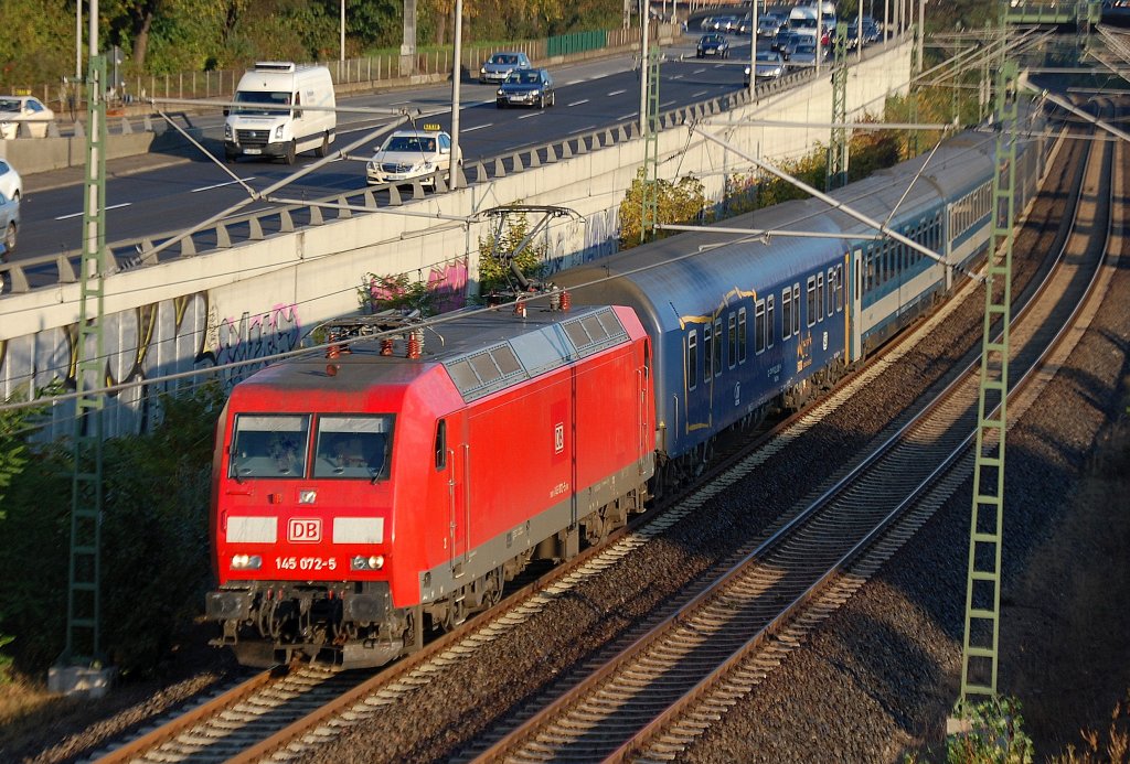 145 072-5 mit EN 476 aus Budapest mit den ungarischen + tschechischen Nachtwagen unterwegs zum Abstellpunkt Berlin-Grunewald, 18.10.10 Berliner Innenring H�he Knobelsdorffstr.