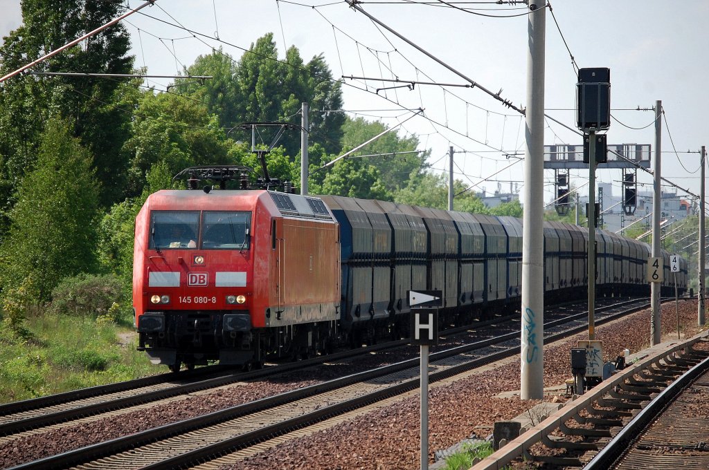 145 080-8 mit Ganzzug polnischer Sch�ttgutwagen Richtung Blankenburg, 15.05.13 Berlin-Pankow.