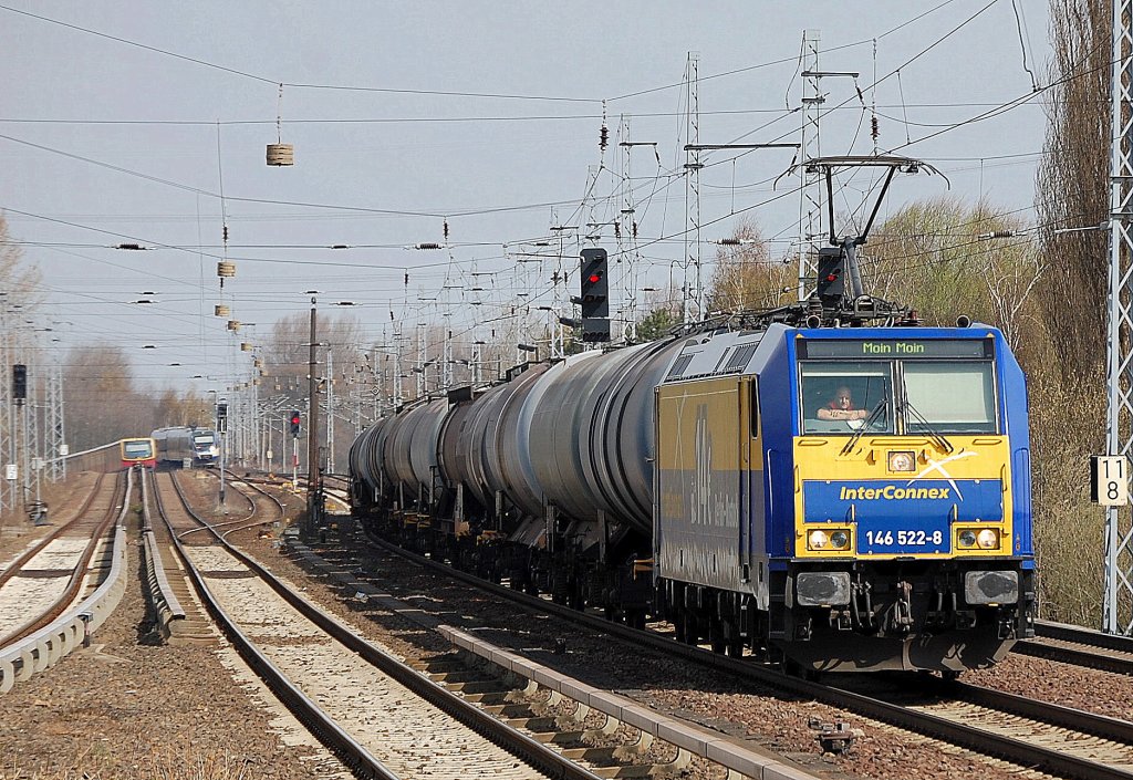146 522-8 (91 80 6146 522-8 D-OLA) mit Kesselwagenzug, 07.04.11 Berlin-Karow.