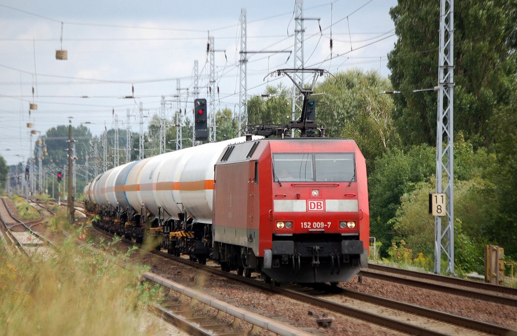 152 009-7 mit Ganzzug Gasdruckkesselwagen am 08.08.12 Berlin-Karow.