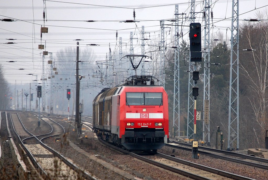 152 047-7 mit einigen Schiebewandwagen Richtung Karower Kreuz Berlin, 10.04.13