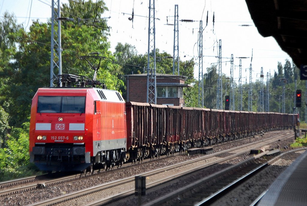 152 057-6 mit Ganzzug offener G�terwagen am 13.08.13 Berlin-Karow Richtung Bernau.