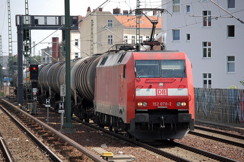 152 078-2 mit Kesselwagenzug Richtung Berlin-Spandau, 19.07.13 Berlin-Wedding. 