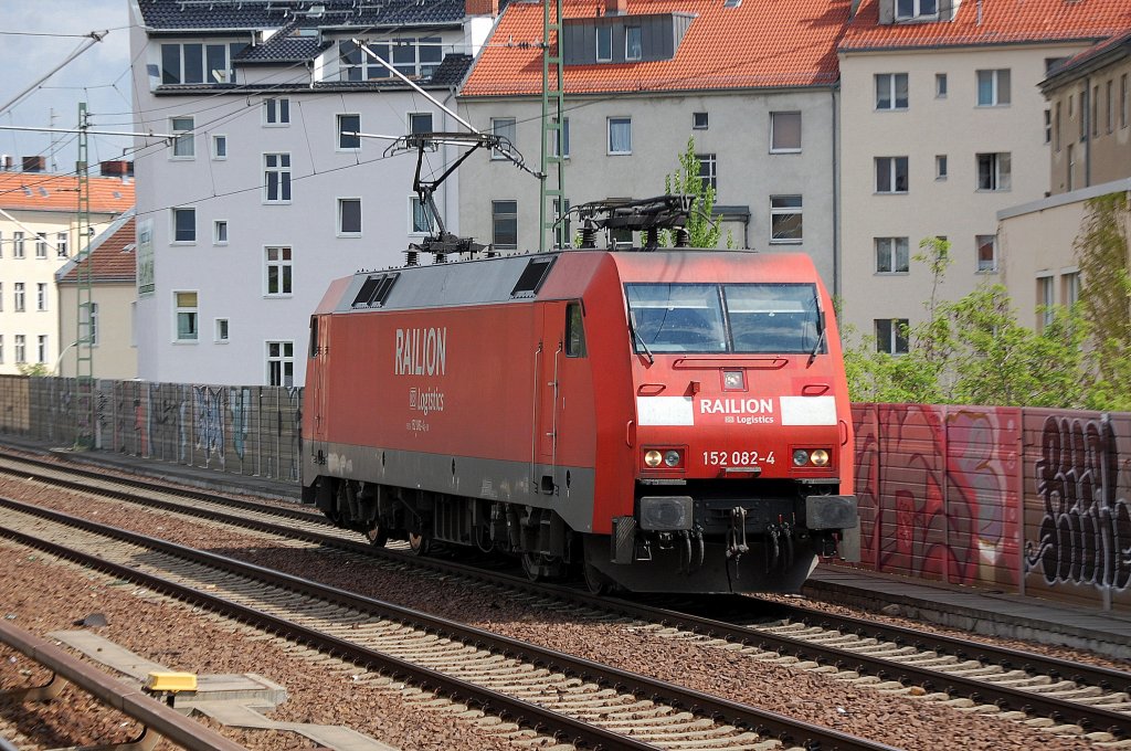 152 082-4 Richtung Berliner Westhafen, 04.05.12 Berlin-Wedding.
