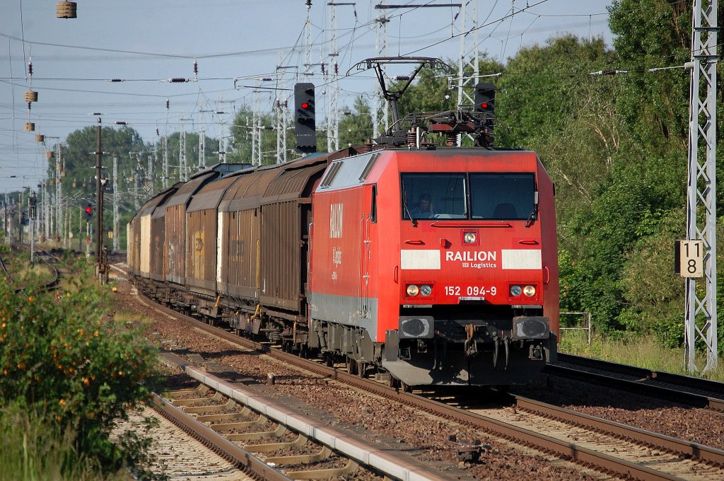 152 094-9 mit Ganzzug Schiebewandwagen am 06.06.13 Berlin-Karow.