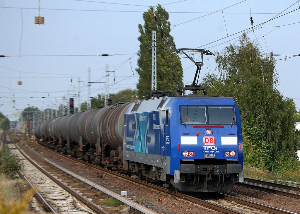 152 138-4 am 21.09.12 Berlin-Karow mit Kesselwagenzug.