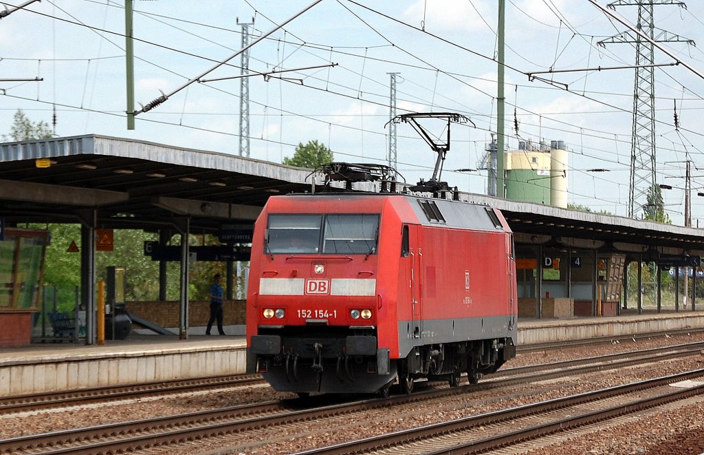 152 154-1 am 10.05.12 Bhf. Flughafen Berlin-Sch�nefeld.