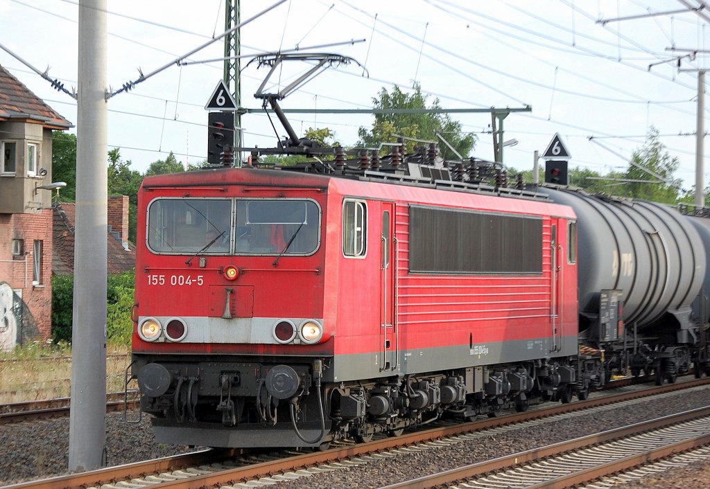 155 004-5 mit Leerzug Kesselwagen Richtung Schwedt �ber Bernau, 15.07.10 Berlin-Blankenburg.