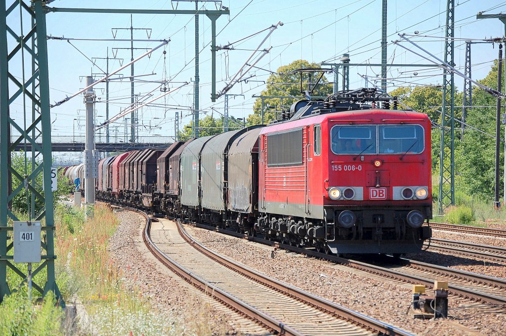 155 006-0 mit gemischtem G�terzug, 28.06.11 bhf. Flughafen Berlin-Sch�nefeld.