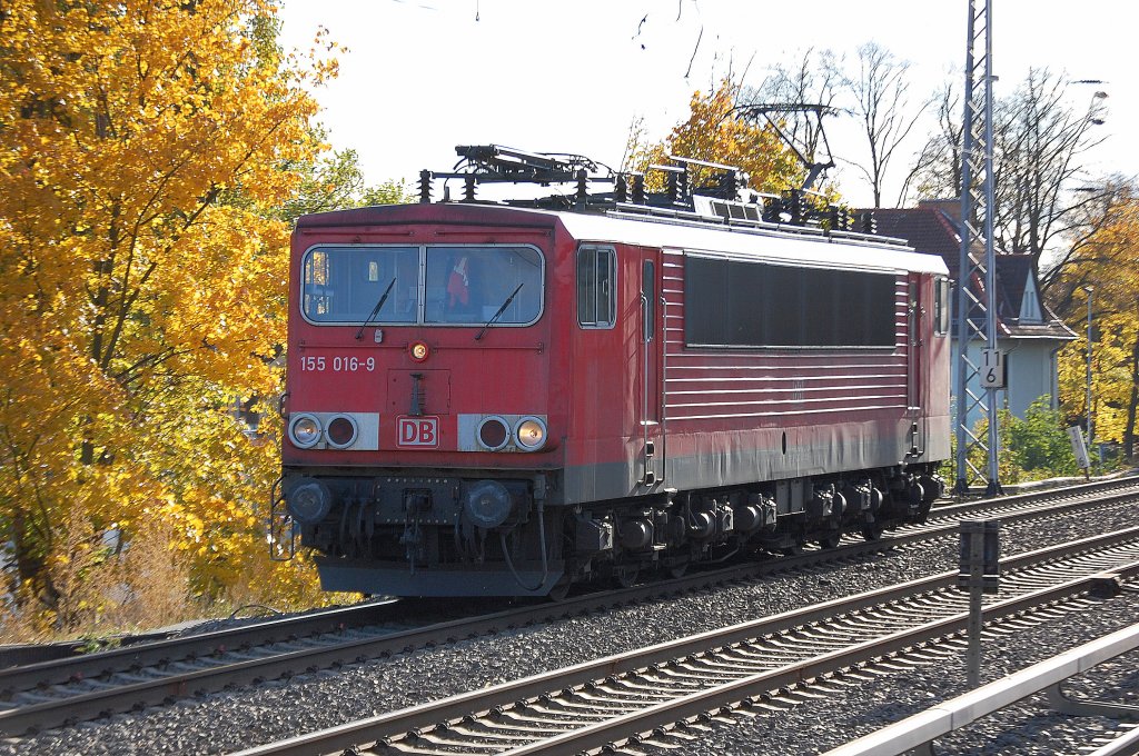 155 016-9 Richtung Bernau, 25.10.10 Berlin-Karow.