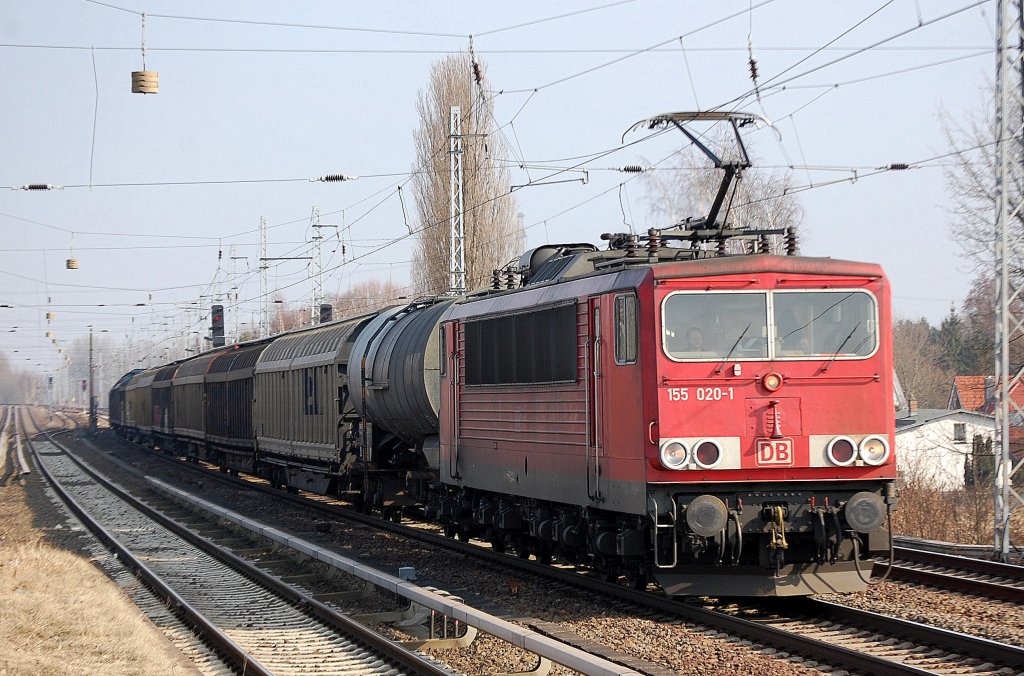 155 020-1 mit einem gemischten G�terzug, 09.03.11 Berlin-Karow.