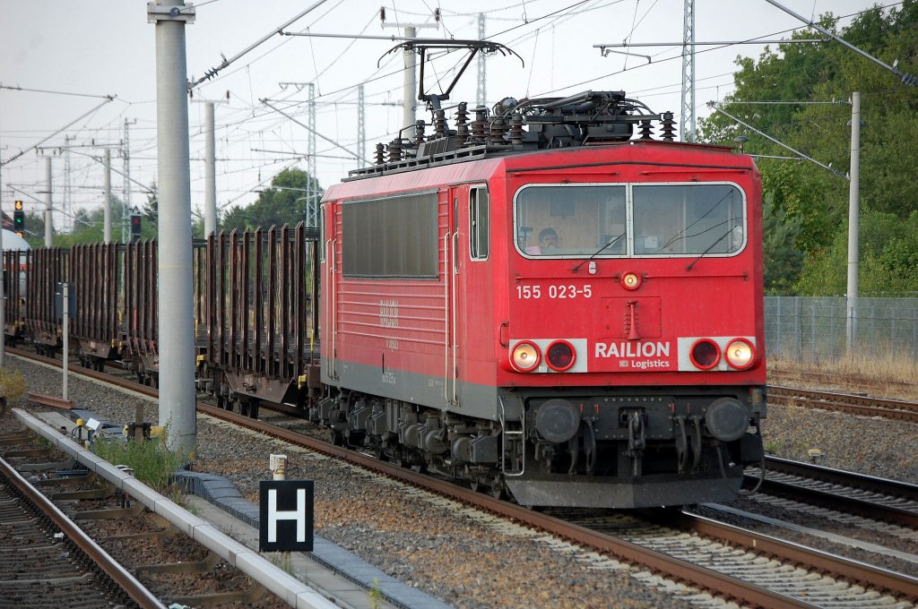 155 023-5 mit gemischtem G�terzug Richtung Berliner Innenstadt, 21.07.10 Berlin-Blankenburg. 