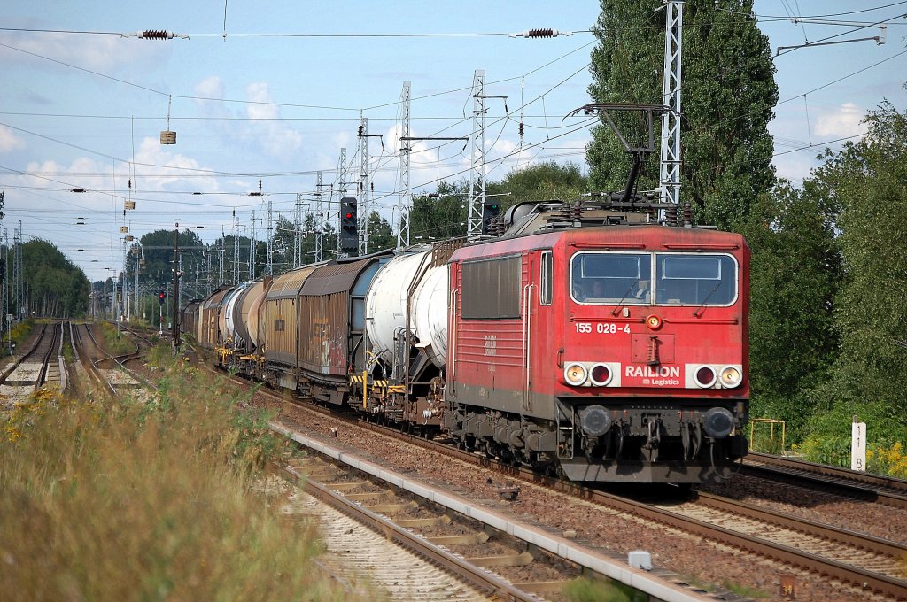 155 028-4 mit gemischtem G�terzug, 13.08.12 Berlin-Karow.