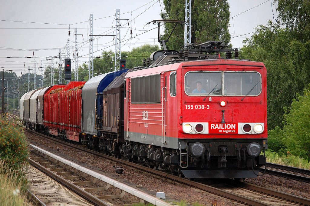 155 038-3 mit gemischtem G�terzug am 28.06.13 Berlin-Karow.