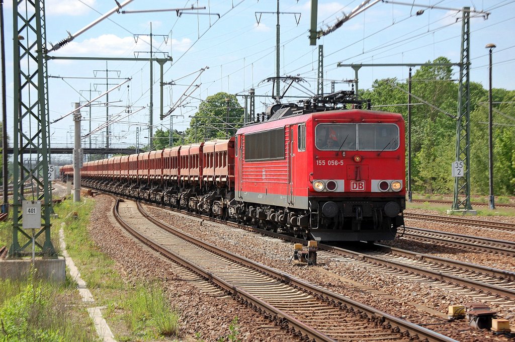 155 056-5 mit Ganzzug Sch�ttgutkippwagen am 14.05.12 Bhf. Flughafen Berlin-Sch�nefeld.