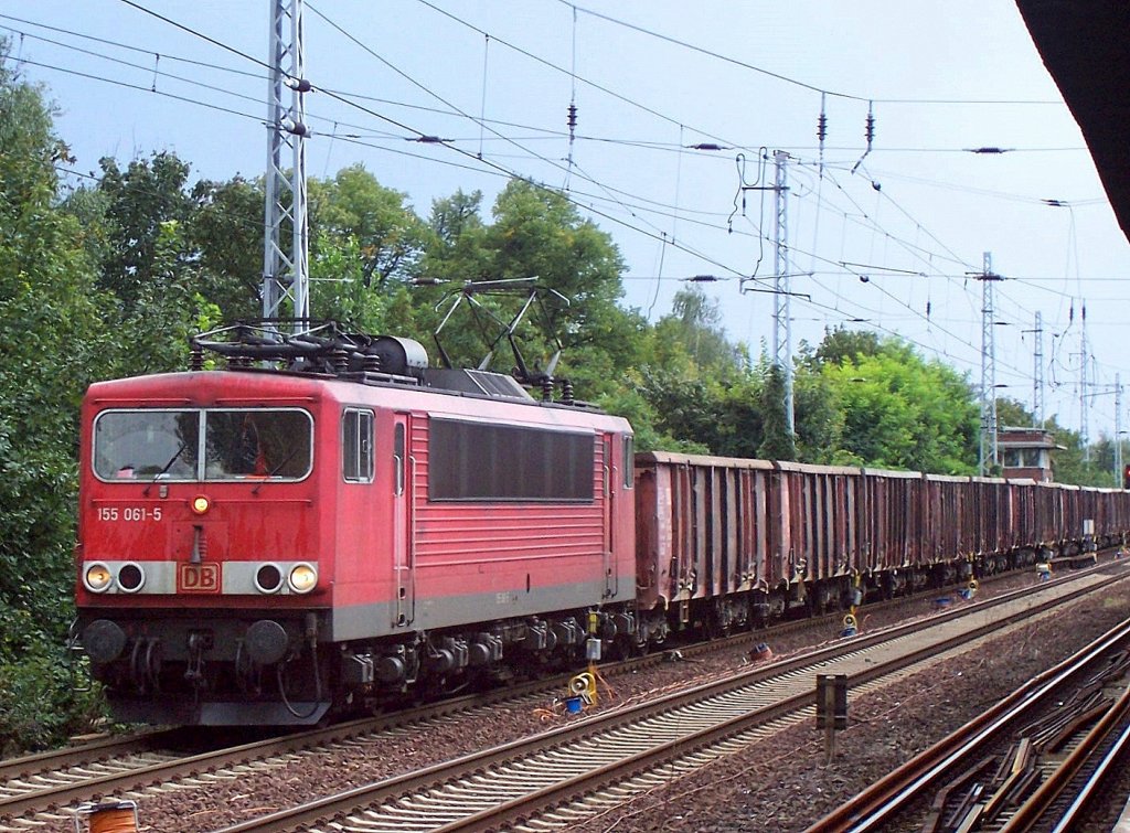 155 061-5 mit Ganzzug offener G�terwagen Richtung Bernau, Fr�hling 2008 Berlin-Karow.