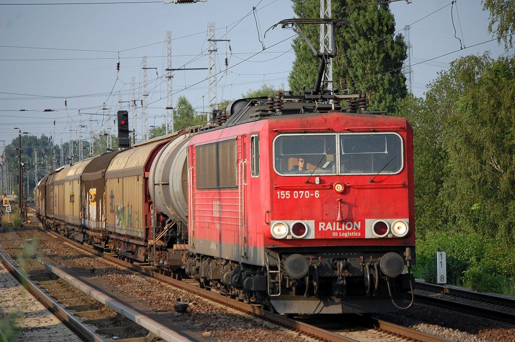155 070- 6 mit einem G�terzug haupts�chlich Schiebewandwagen Richtung Karower Kreuz Berlin, 02.07.10