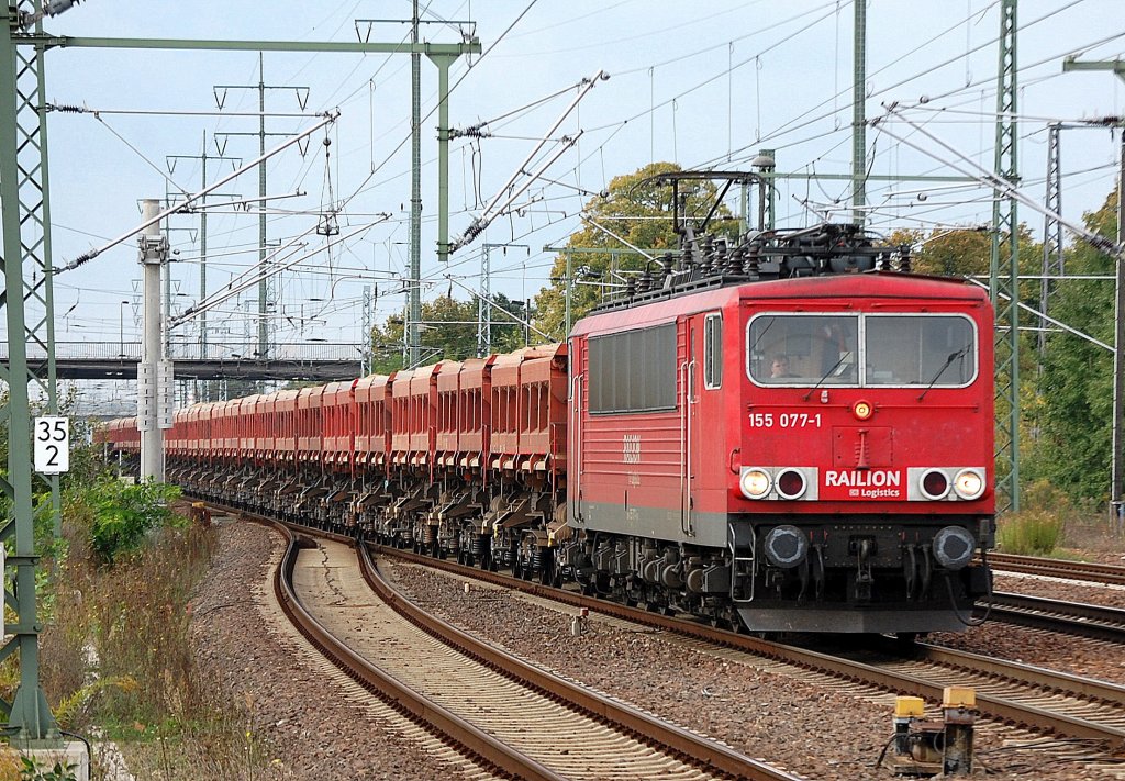 155 077-1 mit Ganzzug Sch�ttgutkippwagen am 22.09.11 Bhf. Flughafen Berlin-Sch�nefeld.