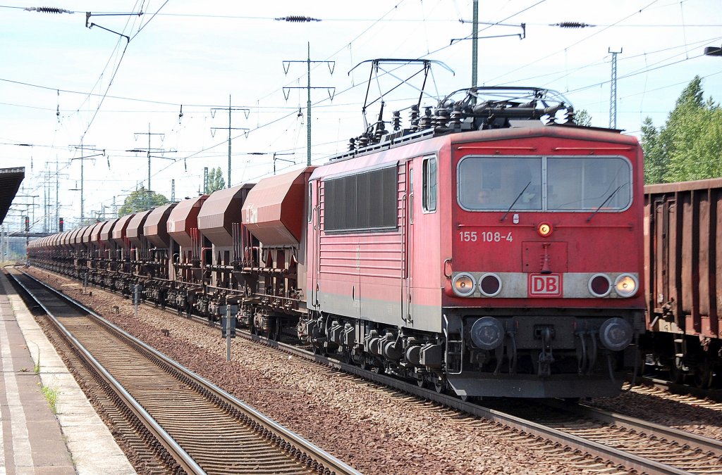 155 108-4 mit einem Ganzzug Sch�ttgutwagen, 19.07.11 Bhf. Flughafen Berlin-Sch�nefeld.