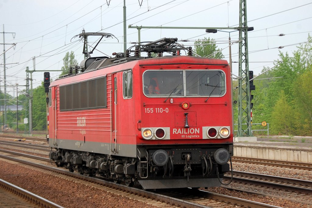 155 110-0 am 27.04.11 Bhf. Flughafen Berlin-Sch�nefeld.