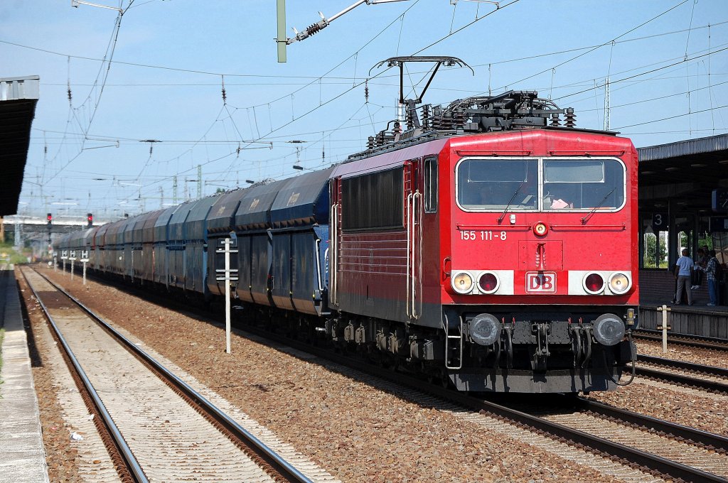 155 111-8 mit Ganzzug polnischer Sch�ttgutwagen (Kohlebef�llung) am 23.07.12 Bhf. Flughafen Berlin-Sch�nefeld.